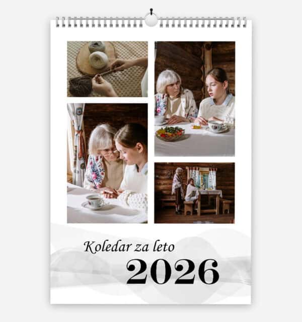 Stenski koledar s fotografijami.